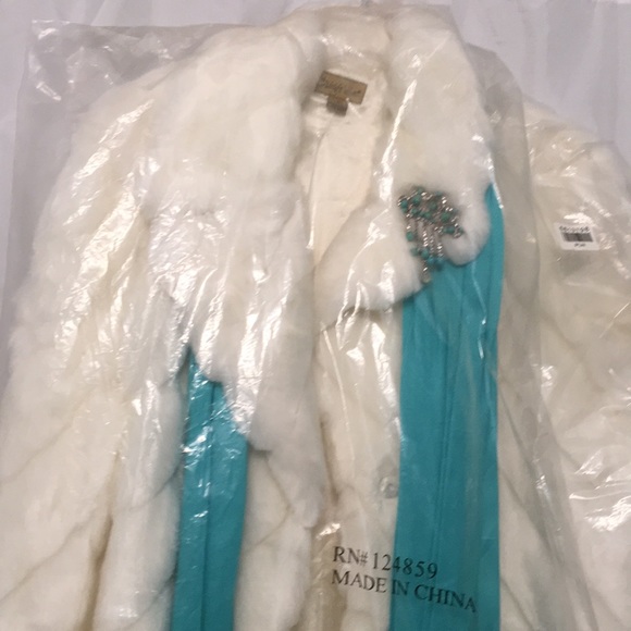 Pamela McCoy Jackets & Blazers - Pamela McCoy classic length faux fur coat